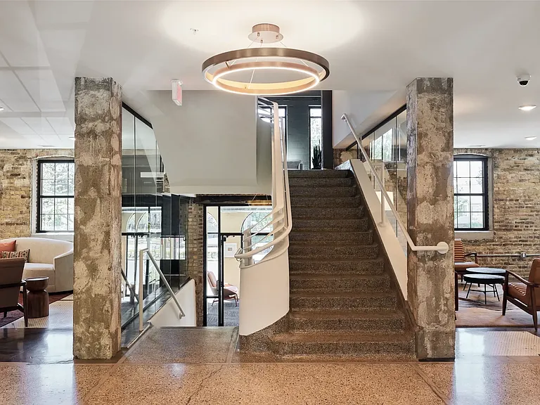 Holden House — Photo 22
