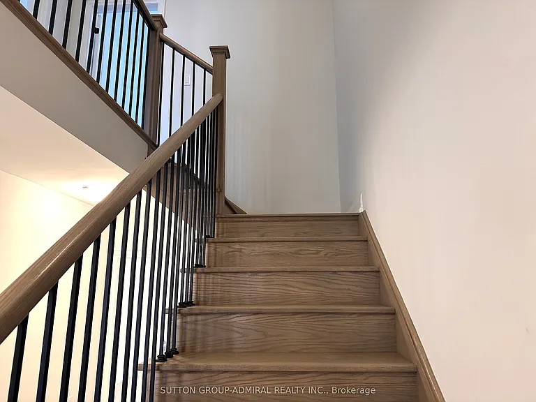 16 Donnacona Dr — Photo 9