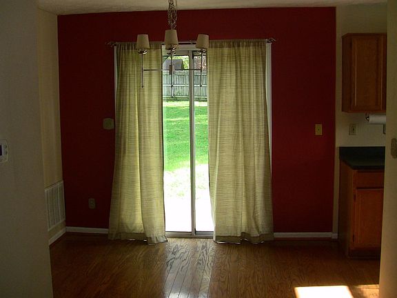 4th image of 282 Sherman Ave