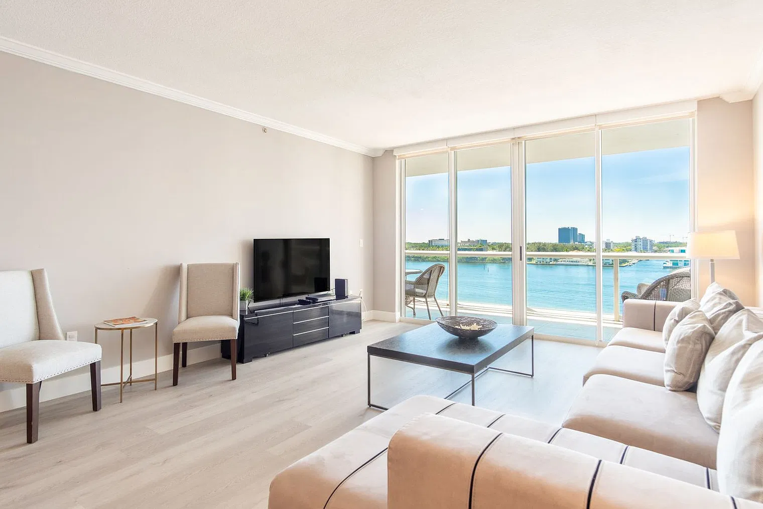 2 bed, 2.0 bath, 1302 sqft, $7,207 — Photo 3
