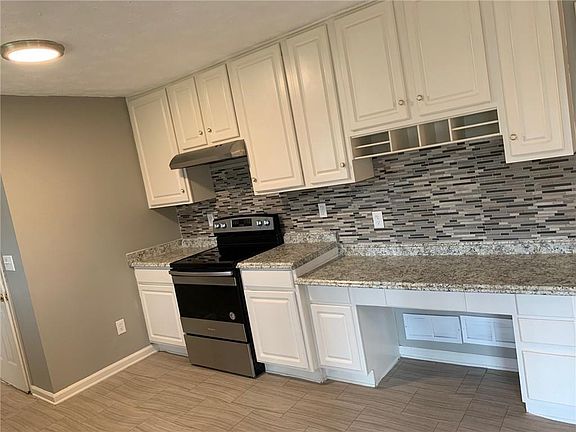 4th image of 2885 Manor Ct