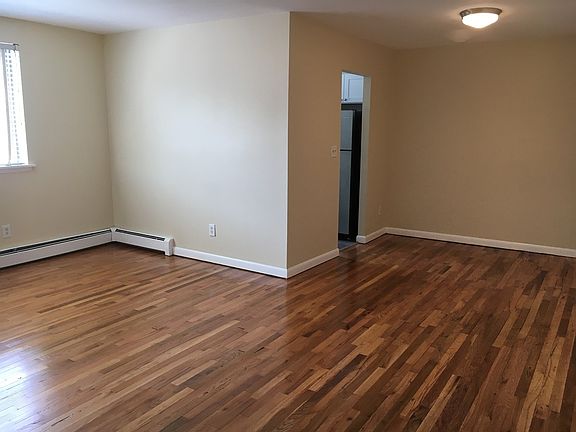 3rd image of 698 Farmington Ave APT 301