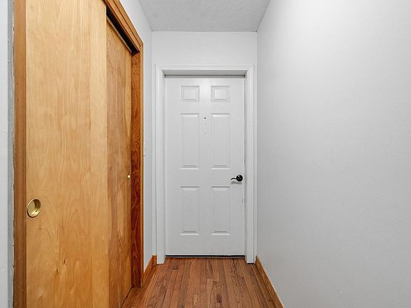 5th image of 16 Bayberry Lane