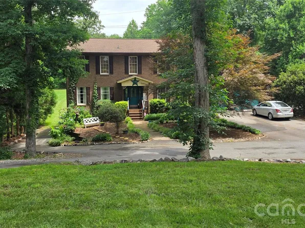 3110 Ninth Tee Dr, Newton, NC 28658