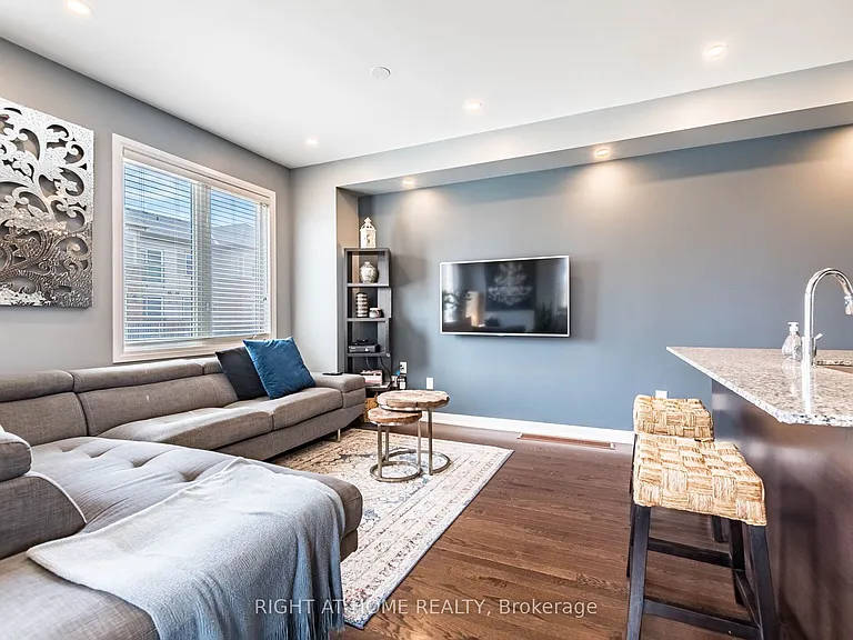 165 Hampshire Way #61 — Photo 14
