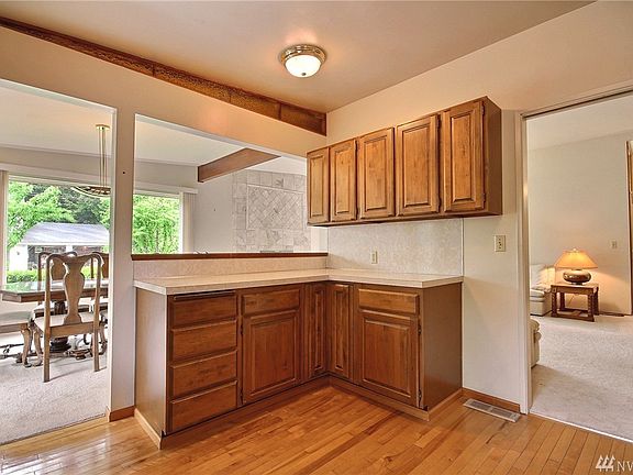 5th image of 942 177th Ave NE