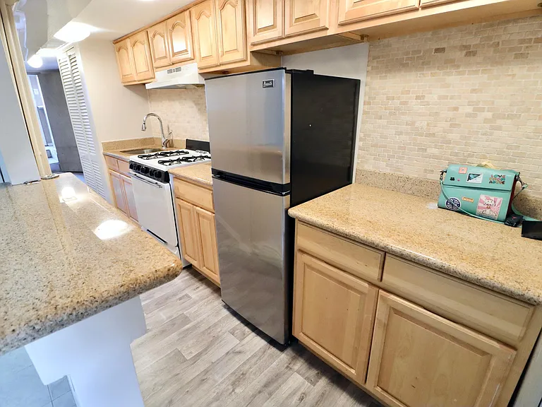 69th Pl — Photo 2