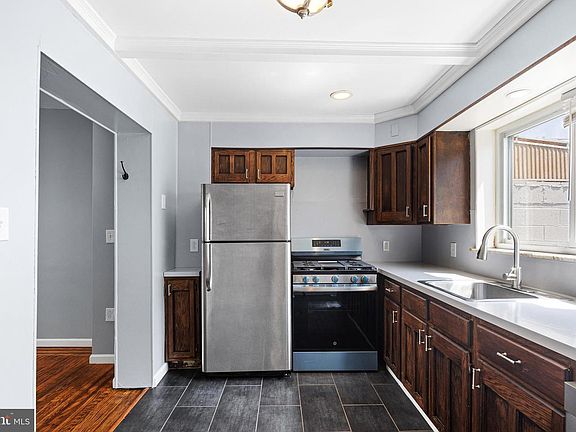 5th image of 2009 S Darien St