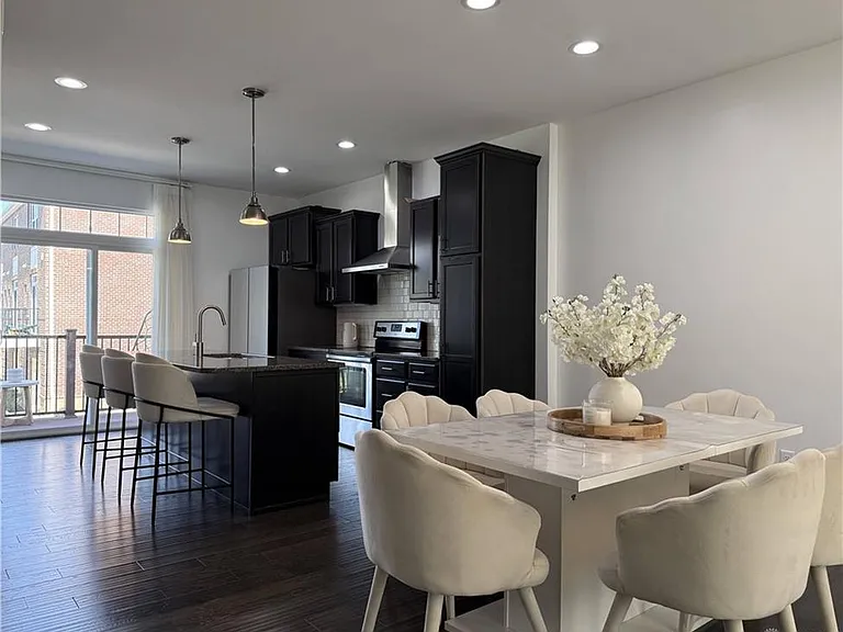 1004 Parklake Row — Photo 14