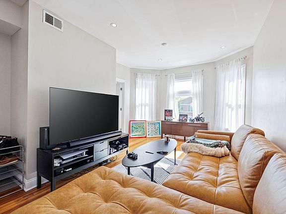 2nd image of 2458 W Winona St APT 2