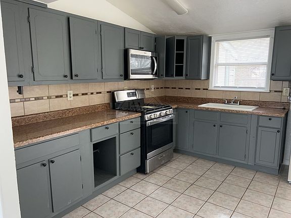 5th image of 801 Evergreen Dr