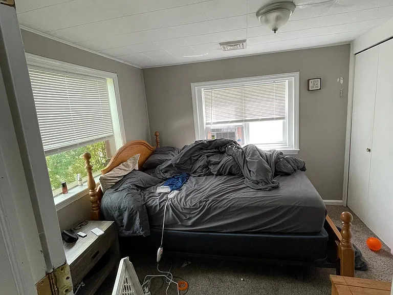 1818 Schiller Ave — Photo 10