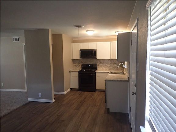 2nd image of 1104 Highland Dr