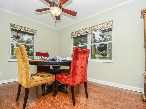 3rd image of 11 Chelsea Dr NW