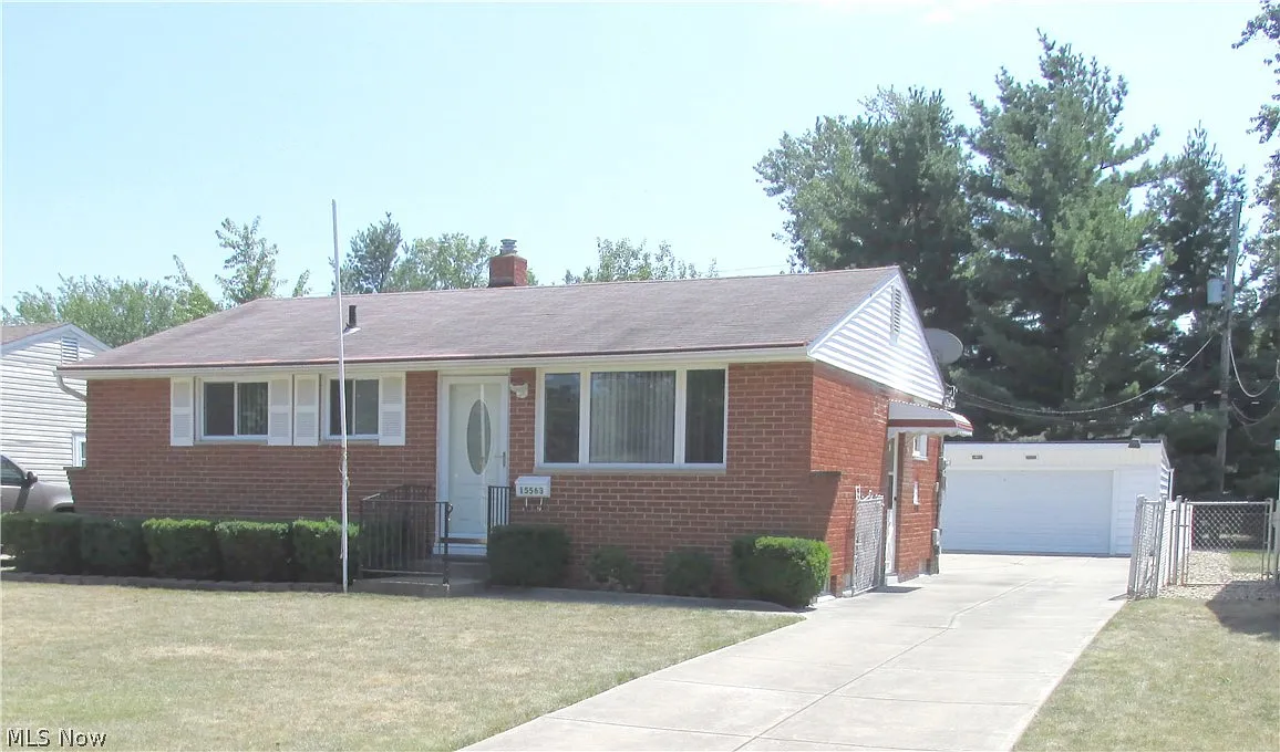15563 Southway Dr photo 1