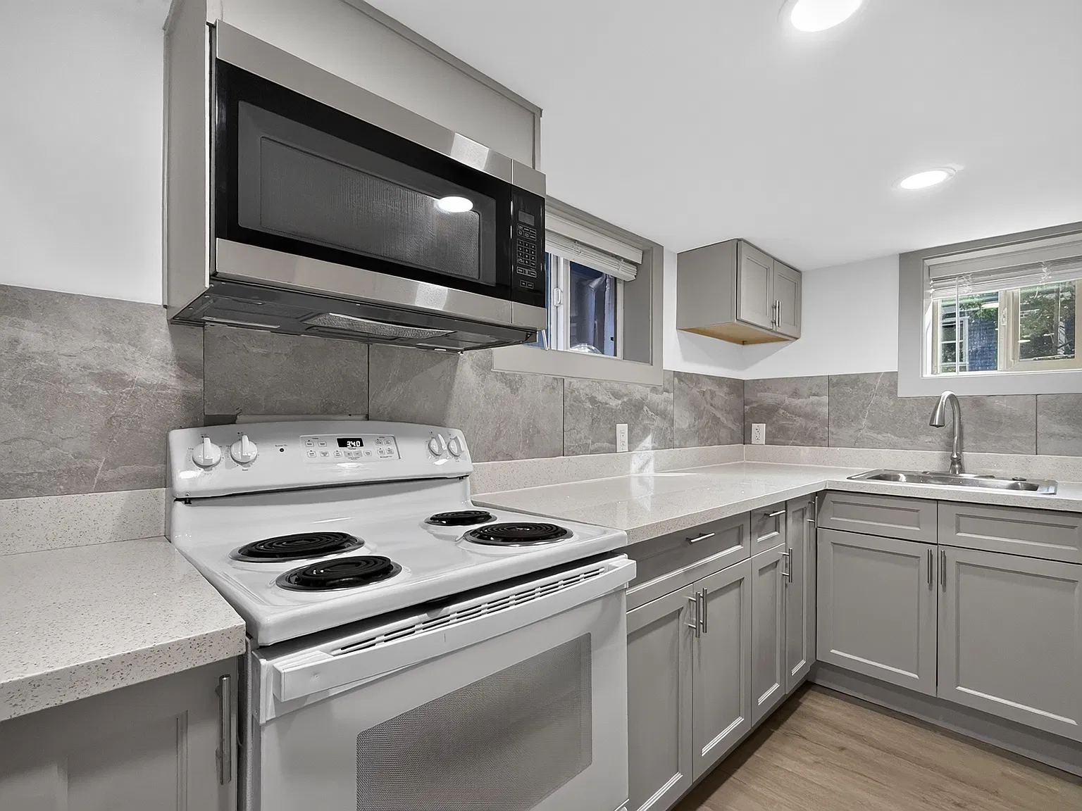 4402 Woodlawn Ave N, Seattle - 3 — Photo 1
