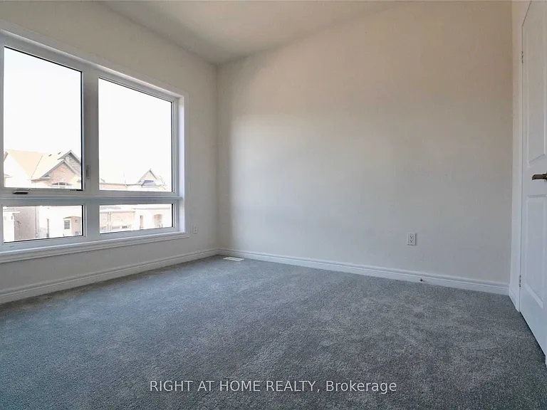 9 Conarty Cres — Photo 14