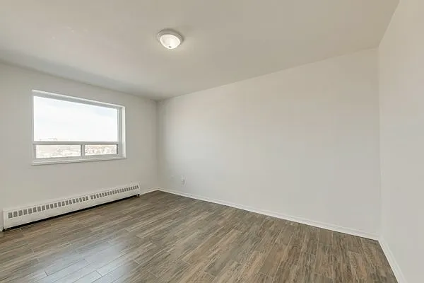 1560 Lawrence Ave W — Photo 9