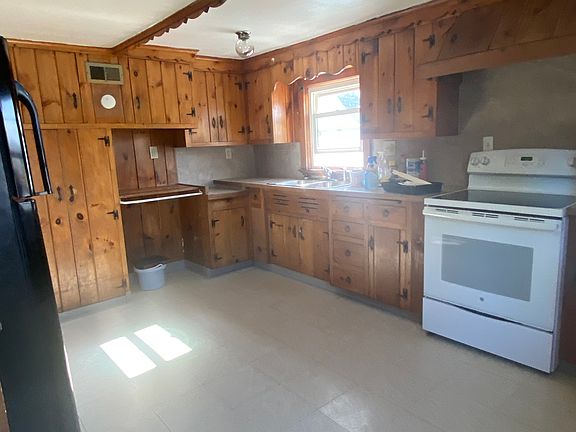 3rd image of 136 Westview Ave #2