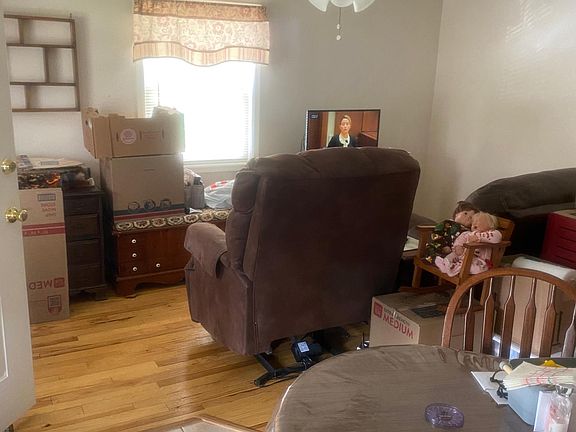 5th image of 896 Porter St #B