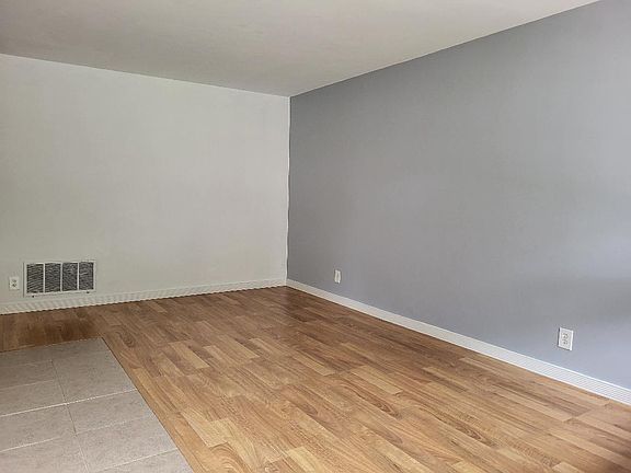 3rd image of 5240 NE 14th Way #2