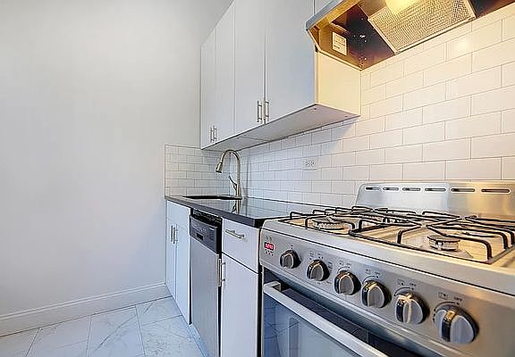 4th image of 301 E 53rd St APT 4C