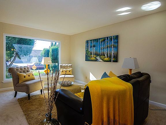 3rd image of 403 Avenida Abetos