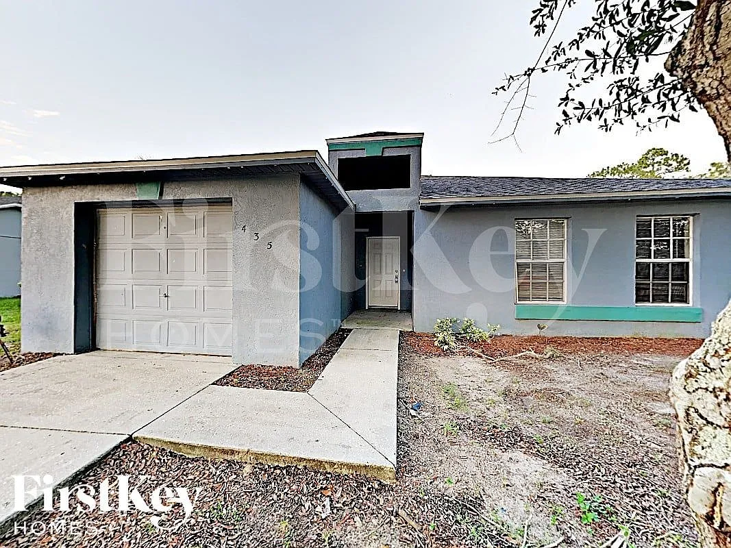 4 bed, 2.0 bath, 1383 sqft, $1,820 — Photo 2