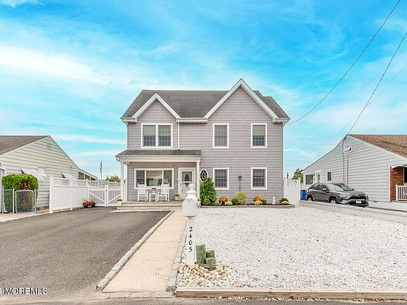 4th image of 2405 Stanley Drive