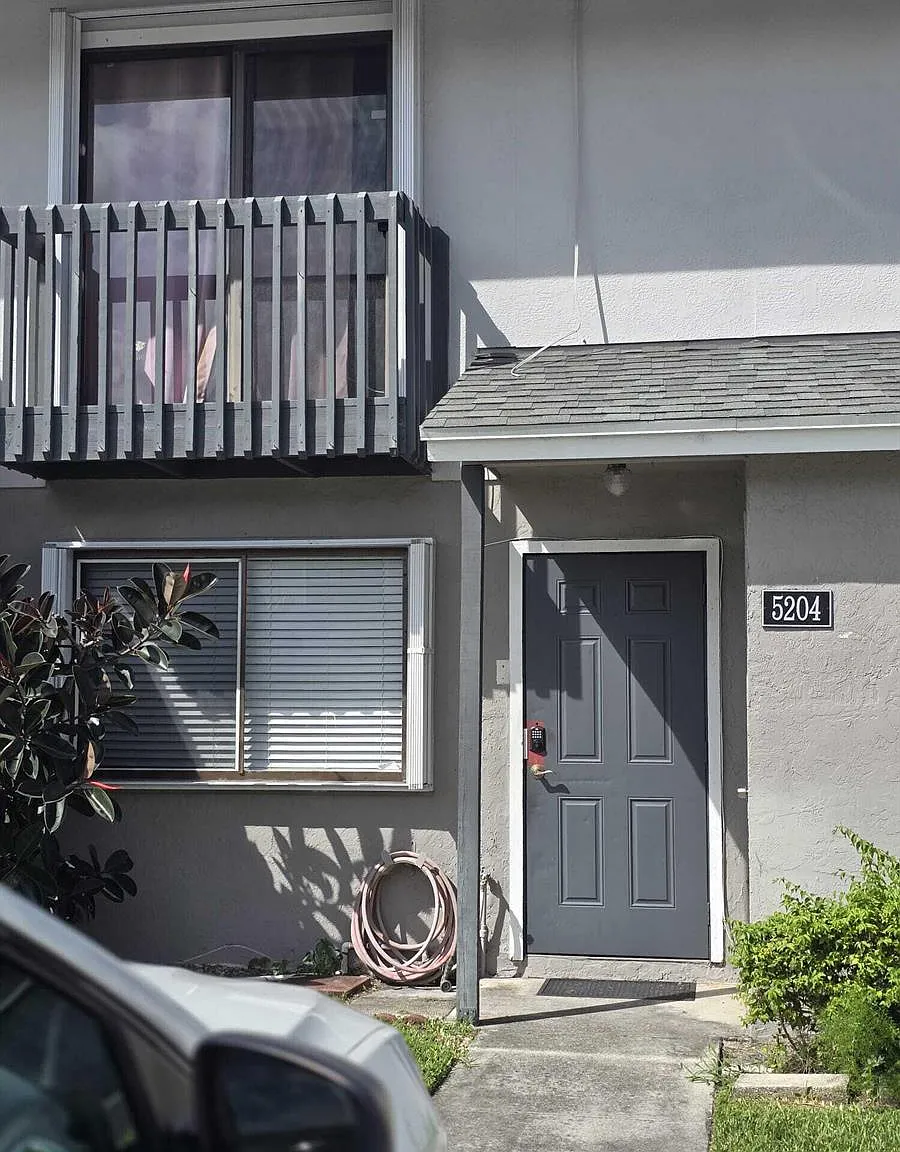 2 bed, 2.5 bath, 1206 sqft, $2,200 — Photo 1