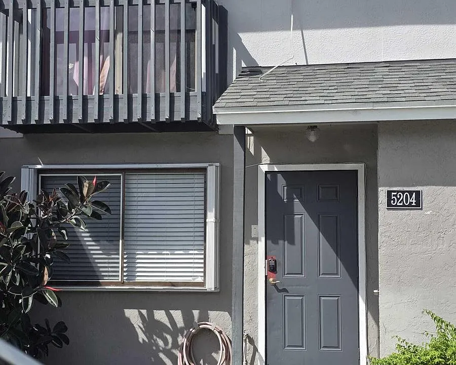 5204 Bayside Dr #5204