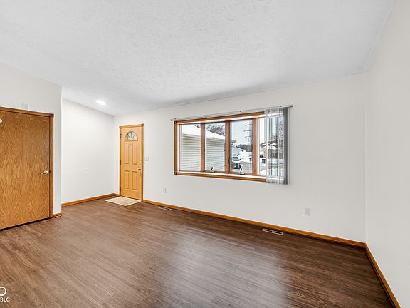 3rd image of 7951 Murrelet St