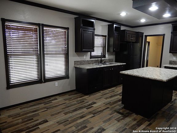 5th image of 1010 Eagle Crest Dr