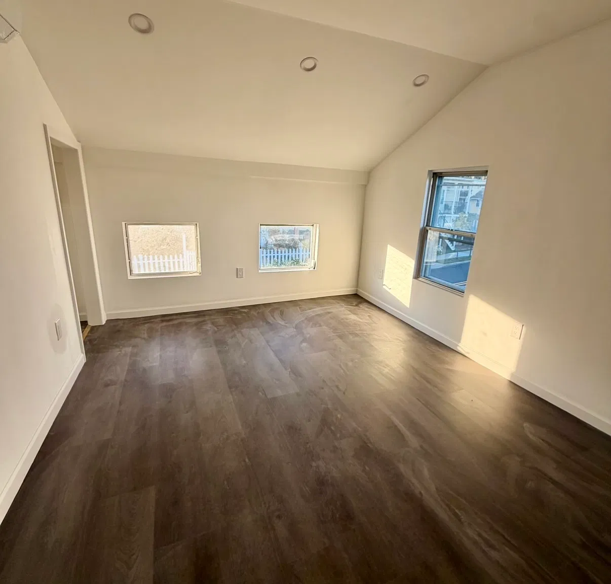 4 bed, 2.0 bath, 1842 sqft, $3,300 — Photo 4