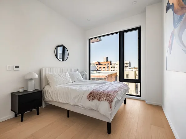 31-16 21st St #4D, Astoria, NY 11106