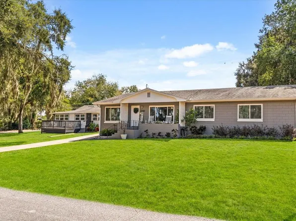 1210 E Caroline St, Tavares, FL 32778