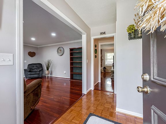 4th image of 170 Briarwood Dr