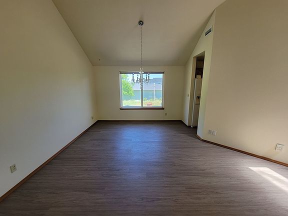 5th image of 2426 W Klamath Ave