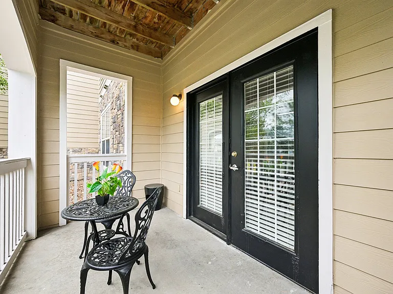 Stone Cliff Apartments — Photo 18