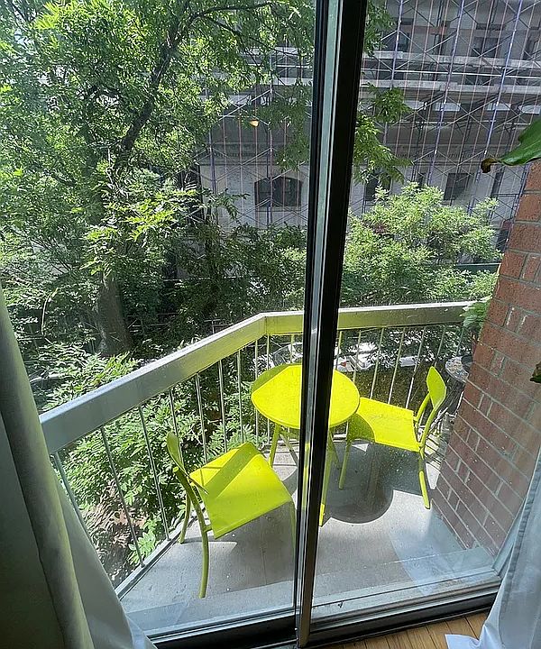 1st image of 184 Thompson St APT 1G
