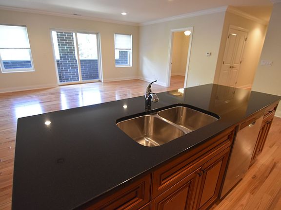 3rd image of 4520 N Beacon St #404