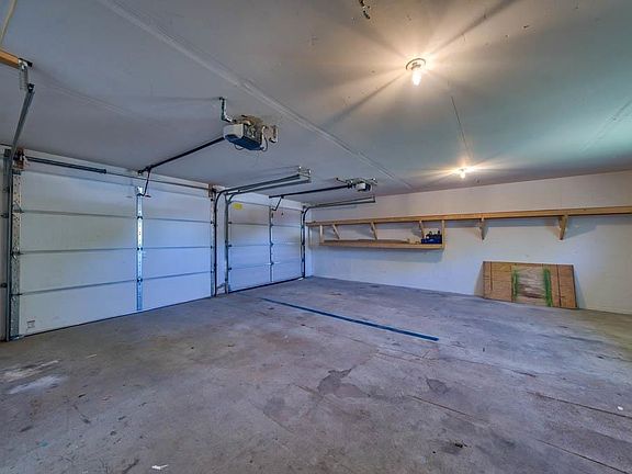 5th image of 328 Thomas Ave
