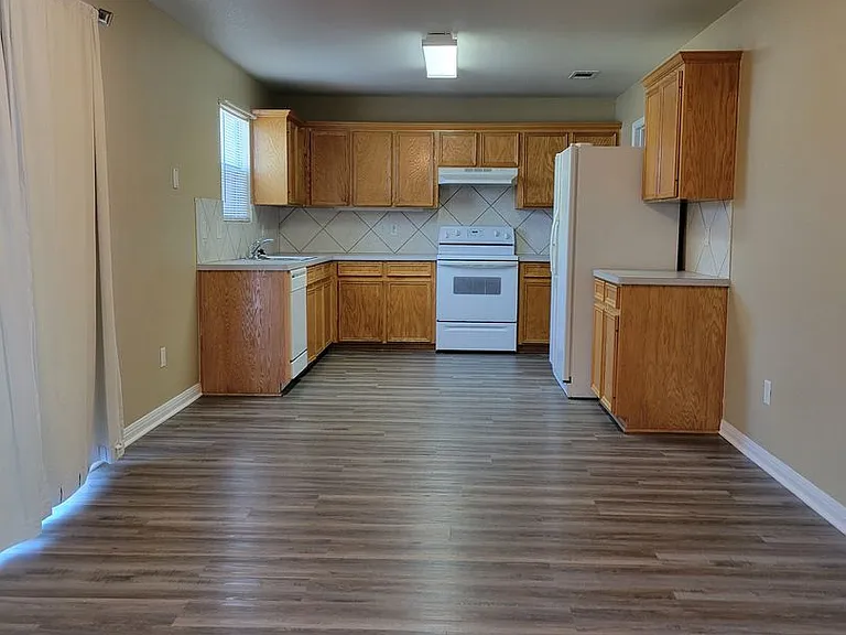 2611 Echo Dr — Photo 8