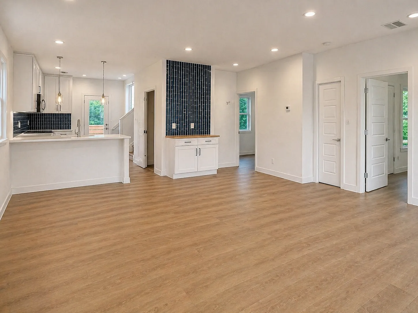 6 bed, 6.5 bath, 2400 sqft, $10,500 — Photo 4