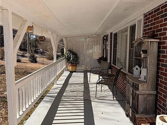 3rd image of 526 Poplar St