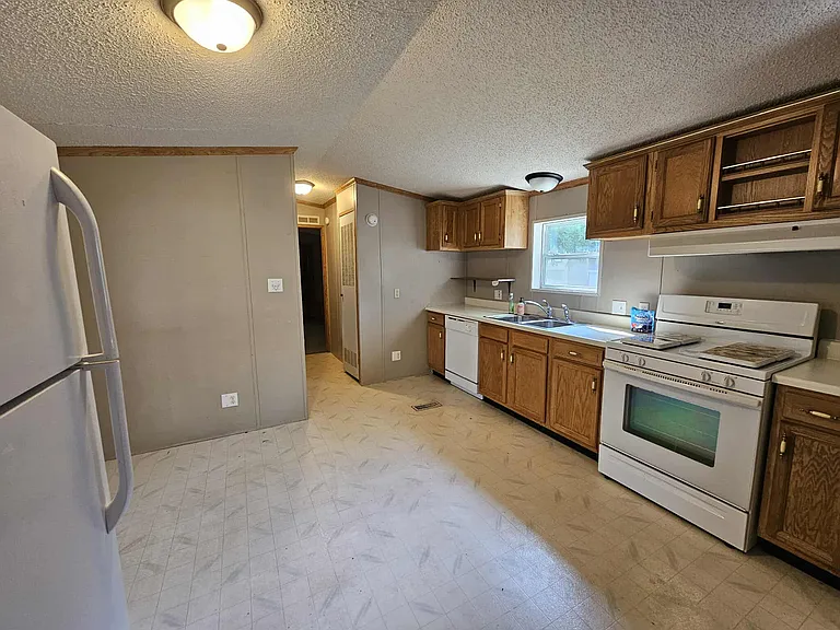 Lawndale Estates — Photo 16