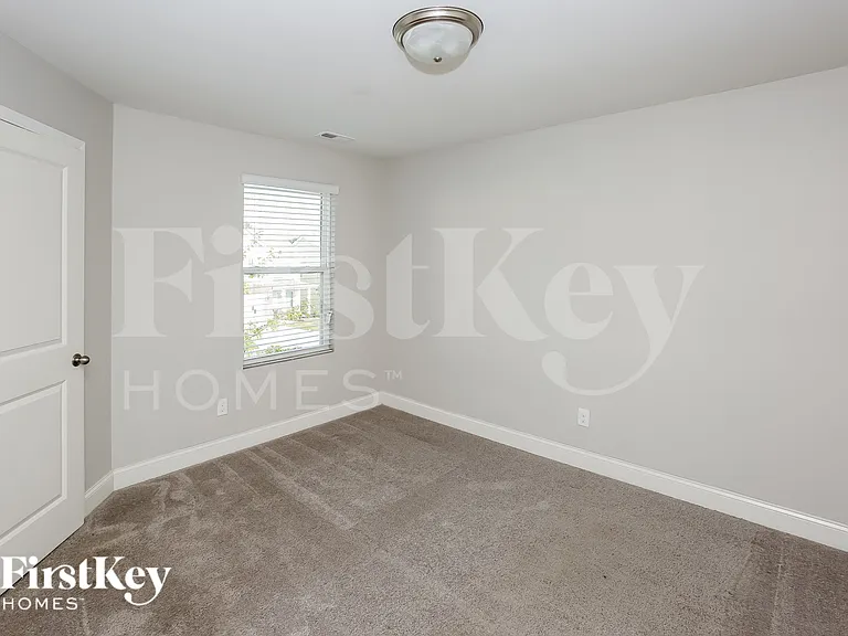 9225 Evans Creek Ct — Photo 12