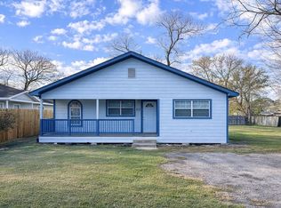 612 Harvey St, Clute, TX 77531
