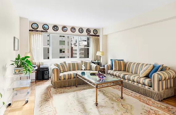 2nd image of 100 W 57th St APT 5J