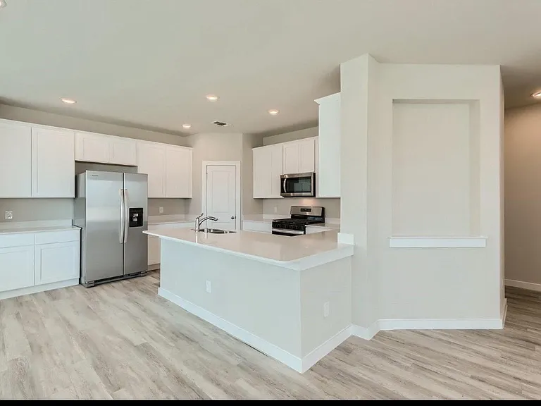 1325 Creekbank Dr — Photo 5